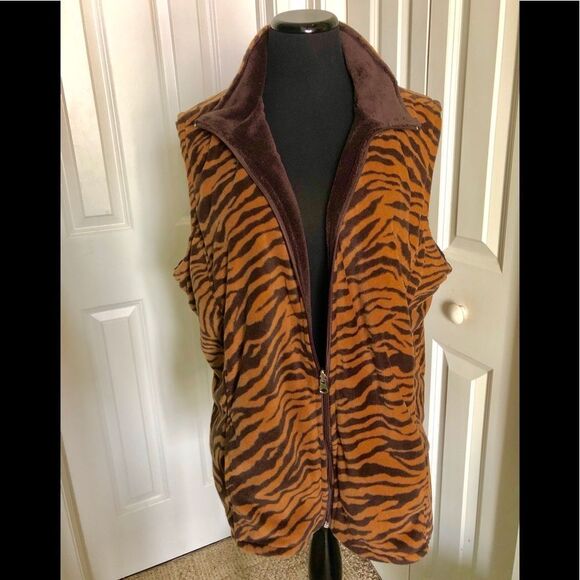 Ultra soft sleeveless vest by French Laundry - Picture 1 of 3